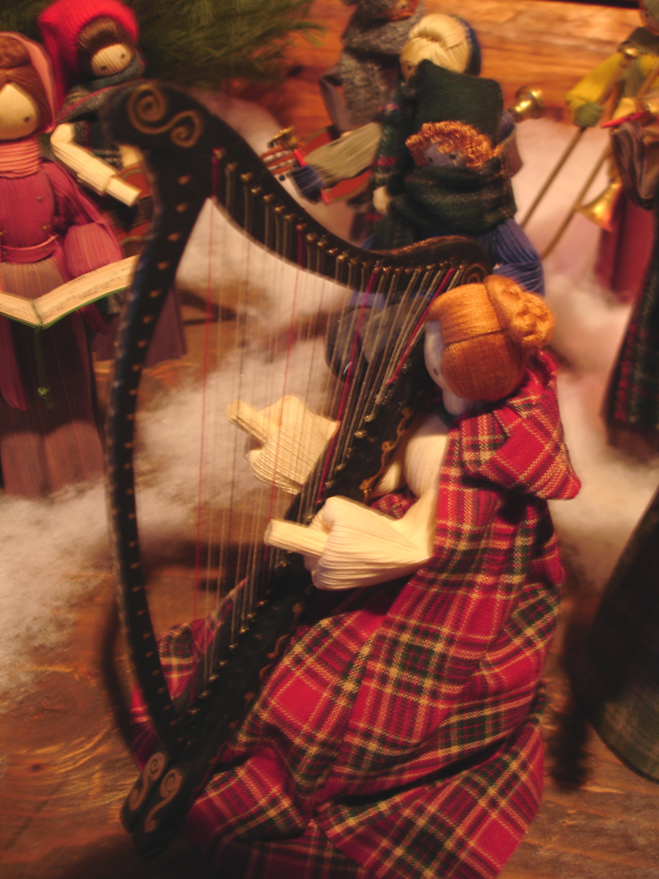 Cornhusk Doll and harp by Dee Kronau. – The Harp Place